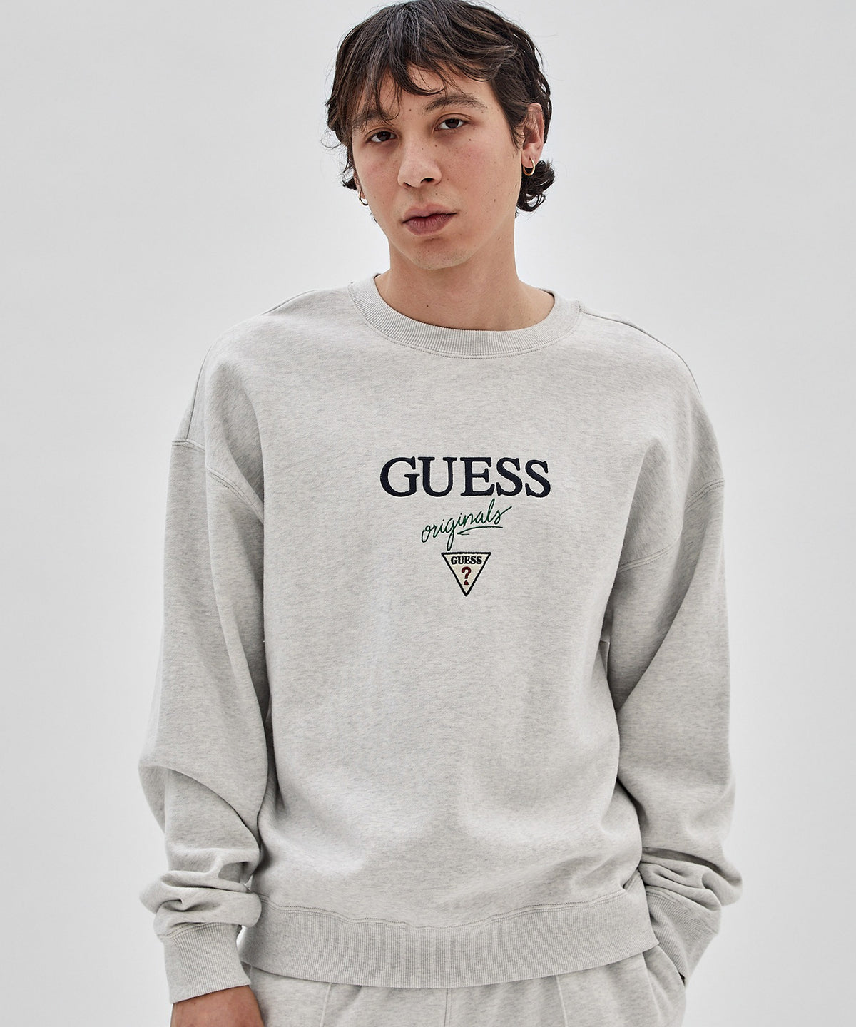 GUESS/ゲス GO BAKER LOGO CREWNECK GUESS さまざまなスタイルと色で